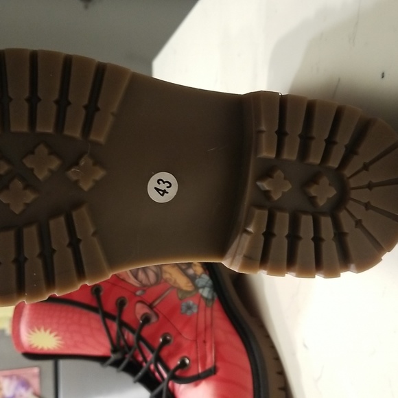 NWT BEAUTIFUL BOOTS - Picture 6 of 9